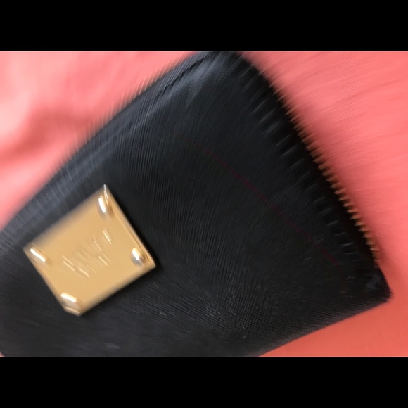 Michael kors wallet used - Picture 3 of 6